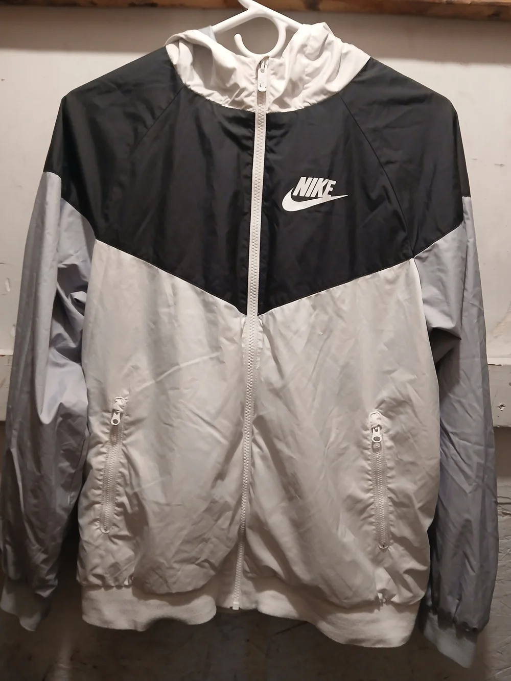 Nike Men’s Black & Light Gray Colorblock Windbreaker Jacket